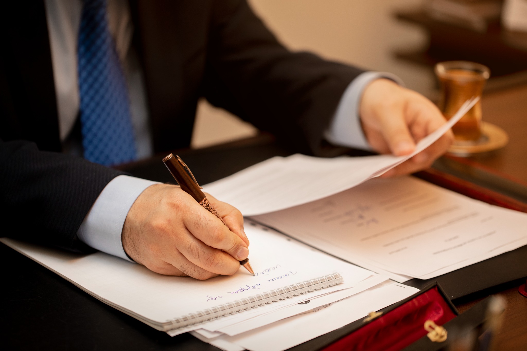 Assinatura e revisão de contrato imobiliário